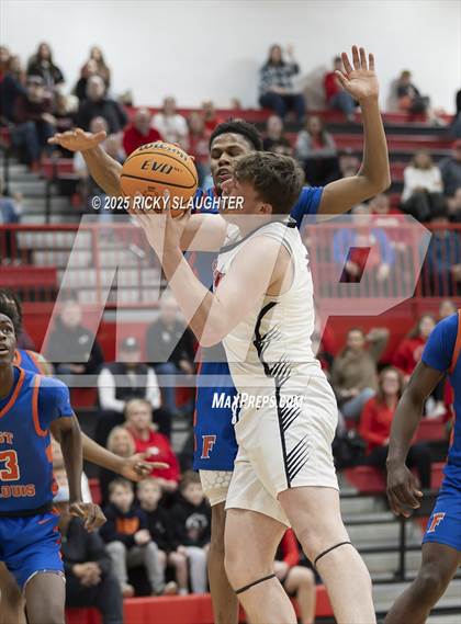 Thumbnail 2 in East St. Louis vs Highland (IHSA Class 3A Championship) photogallery.