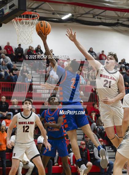 Thumbnail 1 in East St. Louis vs Highland (IHSA Class 3A Championship) photogallery.
