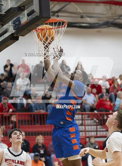 Thumbnail 2 in East St. Louis vs Highland (IHSA Class 3A Championship) photogallery.