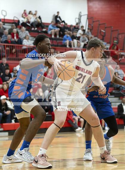 Thumbnail 3 in East St. Louis vs Highland (IHSA Class 3A Championship) photogallery.