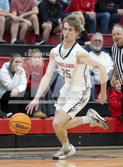 Thumbnail 2 in East St. Louis vs Highland (IHSA Class 3A Championship) photogallery.