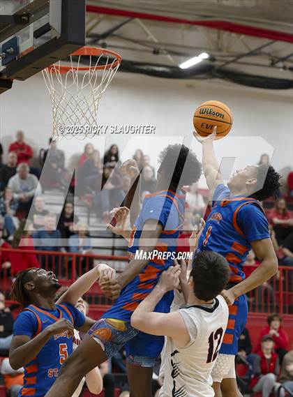 Thumbnail 2 in East St. Louis vs Highland (IHSA Class 3A Championship) photogallery.