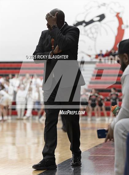 Thumbnail 2 in East St. Louis vs Highland (IHSA Class 3A Championship) photogallery.