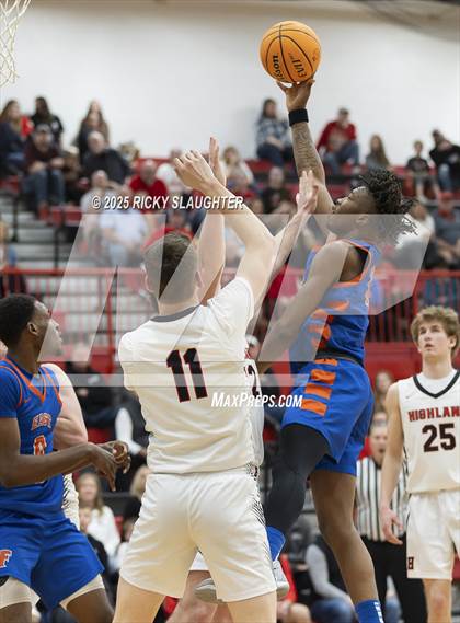 Thumbnail 2 in East St. Louis vs Highland (IHSA Class 3A Championship) photogallery.