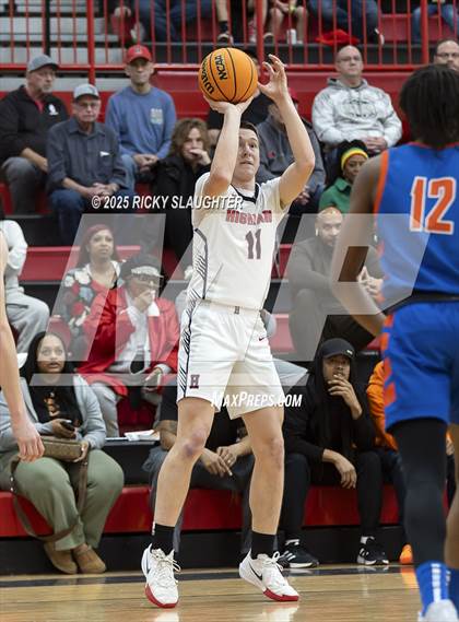 Thumbnail 3 in East St. Louis vs Highland (IHSA Class 3A Championship) photogallery.