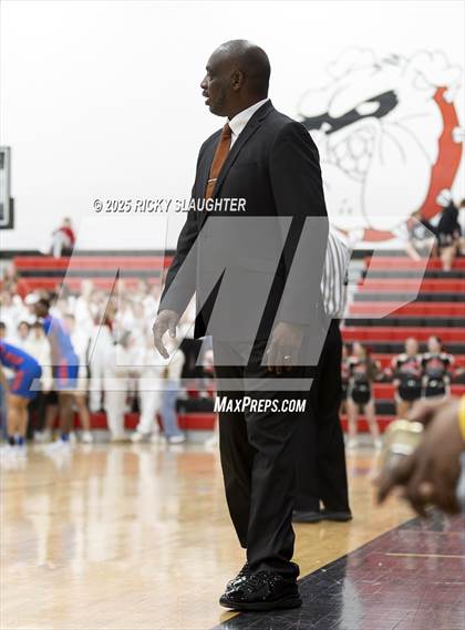 Thumbnail 1 in East St. Louis vs Highland (IHSA Class 3A Championship) photogallery.