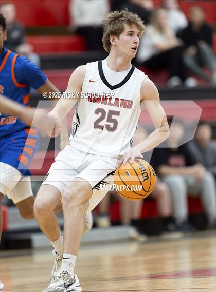 Thumbnail 2 in East St. Louis vs Highland (IHSA Class 3A Championship) photogallery.