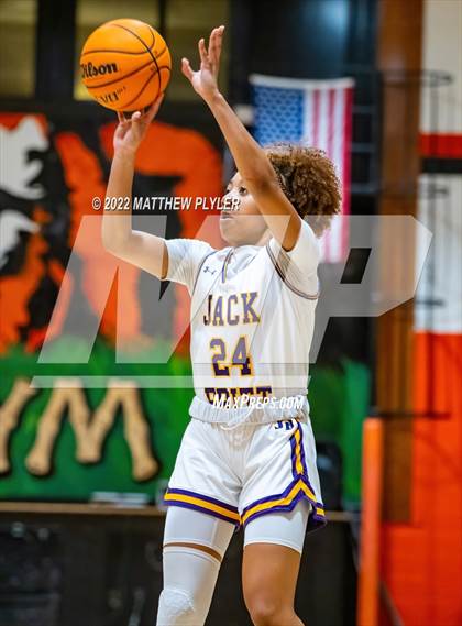 Thumbnail 2 in Durham Academy vs. Jack Britt (Cumberland County Holiday Classic) photogallery.