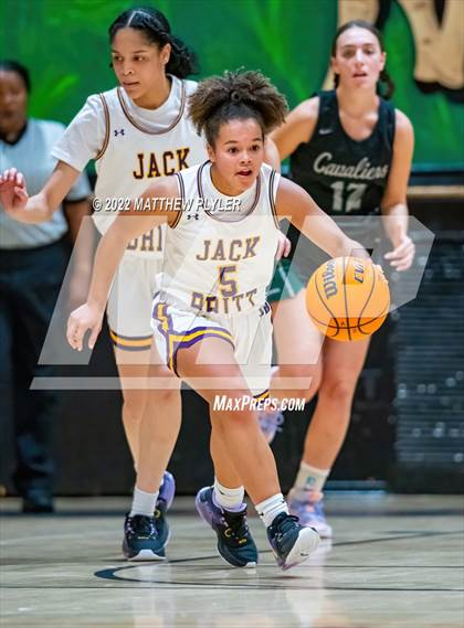 Thumbnail 2 in Durham Academy vs. Jack Britt (Cumberland County Holiday Classic) photogallery.