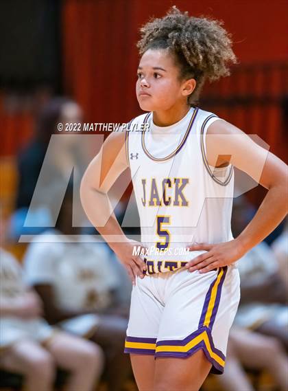 Thumbnail 1 in Durham Academy vs. Jack Britt (Cumberland County Holiday Classic) photogallery.