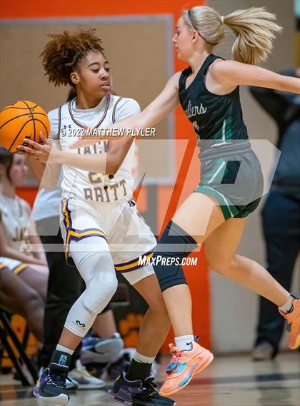 Thumbnail 3 in Durham Academy vs. Jack Britt (Cumberland County Holiday Classic) photogallery.
