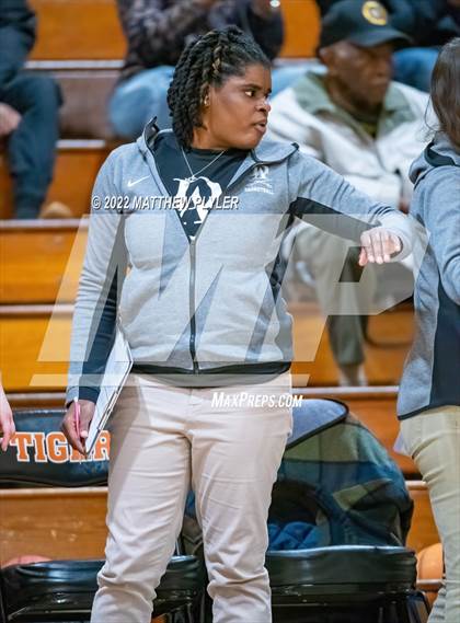 Thumbnail 1 in Durham Academy vs. Jack Britt (Cumberland County Holiday Classic) photogallery.