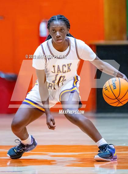 Thumbnail 2 in Durham Academy vs. Jack Britt (Cumberland County Holiday Classic) photogallery.