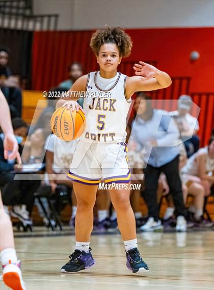 Thumbnail 3 in Durham Academy vs. Jack Britt (Cumberland County Holiday Classic) photogallery.
