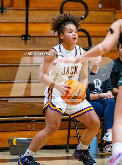 Thumbnail 2 in Durham Academy vs. Jack Britt (Cumberland County Holiday Classic) photogallery.