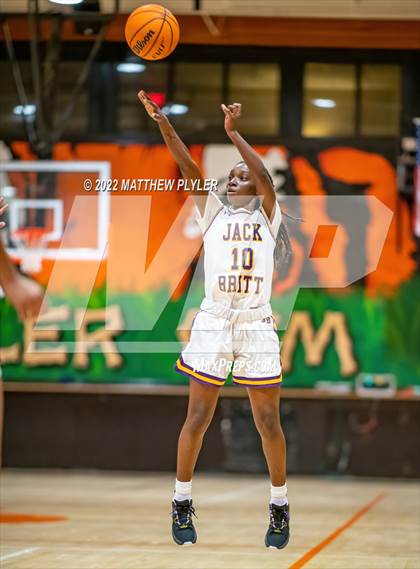 Thumbnail 2 in Durham Academy vs. Jack Britt (Cumberland County Holiday Classic) photogallery.