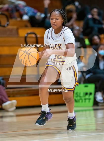 Thumbnail 1 in Durham Academy vs. Jack Britt (Cumberland County Holiday Classic) photogallery.