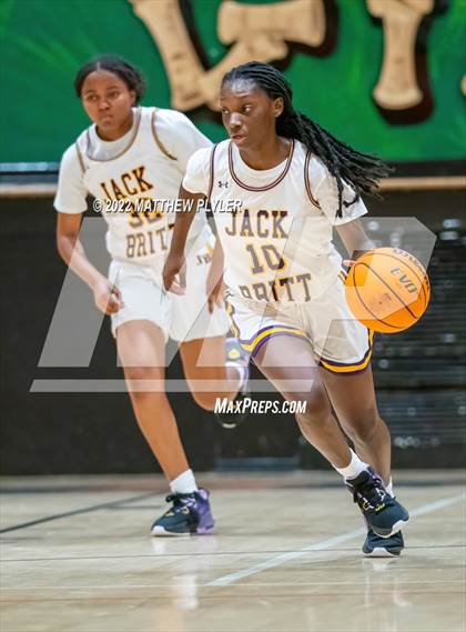 Thumbnail 3 in Durham Academy vs. Jack Britt (Cumberland County Holiday Classic) photogallery.