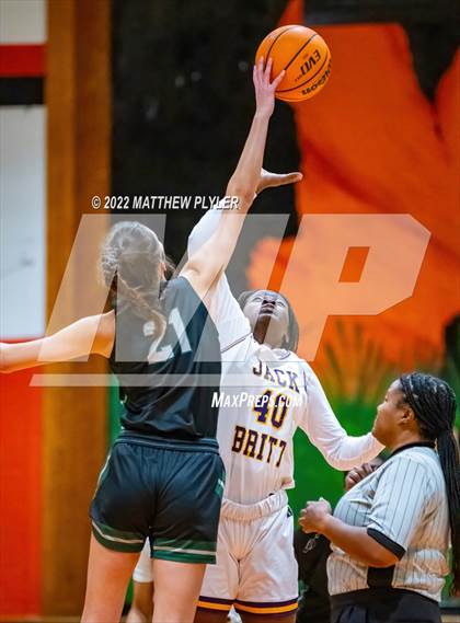 Thumbnail 2 in Durham Academy vs. Jack Britt (Cumberland County Holiday Classic) photogallery.