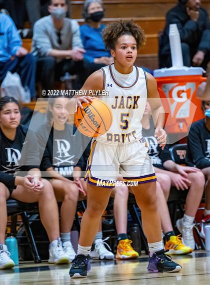 Thumbnail 1 in Durham Academy vs. Jack Britt (Cumberland County Holiday Classic) photogallery.