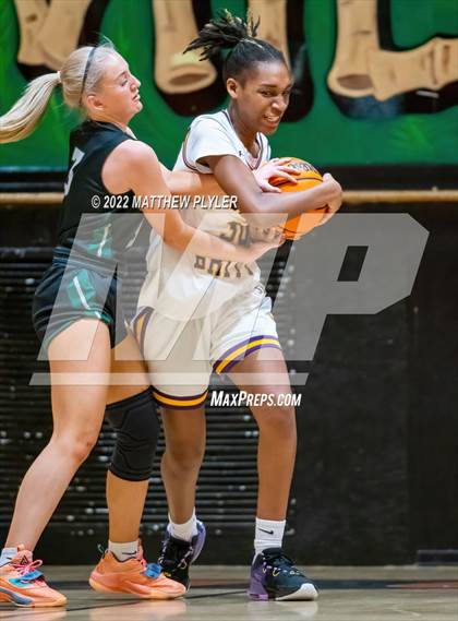 Thumbnail 1 in Durham Academy vs. Jack Britt (Cumberland County Holiday Classic) photogallery.