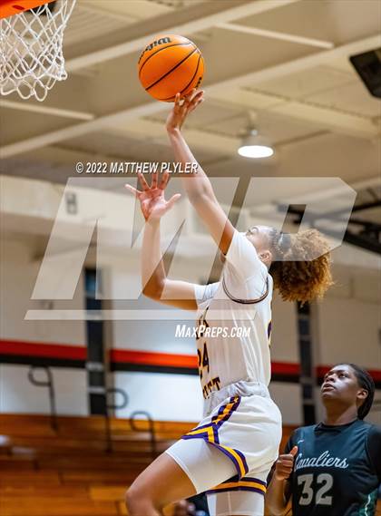 Thumbnail 2 in Durham Academy vs. Jack Britt (Cumberland County Holiday Classic) photogallery.
