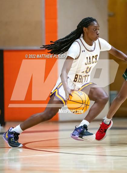 Thumbnail 1 in Durham Academy vs. Jack Britt (Cumberland County Holiday Classic) photogallery.