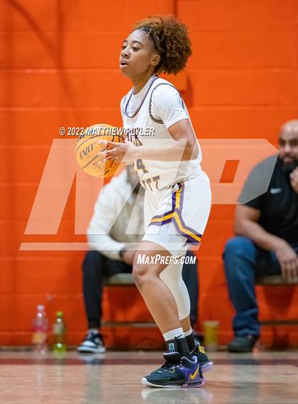 Thumbnail 3 in Durham Academy vs. Jack Britt (Cumberland County Holiday Classic) photogallery.