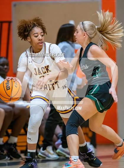 Thumbnail 1 in Durham Academy vs. Jack Britt (Cumberland County Holiday Classic) photogallery.