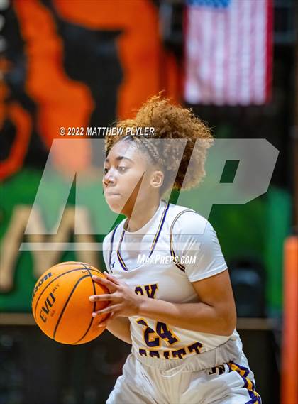 Thumbnail 1 in Durham Academy vs. Jack Britt (Cumberland County Holiday Classic) photogallery.