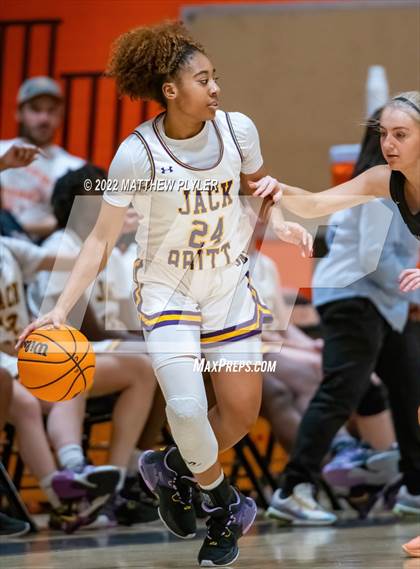 Thumbnail 1 in Durham Academy vs. Jack Britt (Cumberland County Holiday Classic) photogallery.