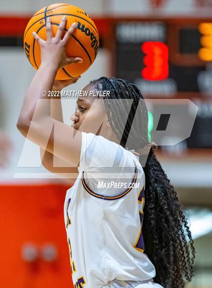 Thumbnail 3 in Durham Academy vs. Jack Britt (Cumberland County Holiday Classic) photogallery.