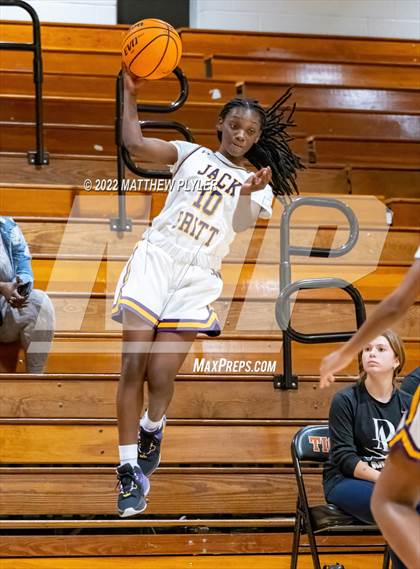 Thumbnail 3 in Durham Academy vs. Jack Britt (Cumberland County Holiday Classic) photogallery.