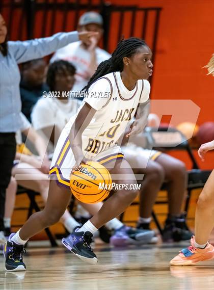 Thumbnail 2 in Durham Academy vs. Jack Britt (Cumberland County Holiday Classic) photogallery.