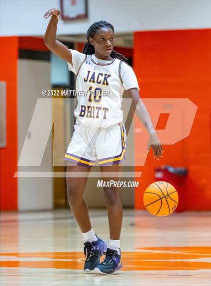 Thumbnail 1 in Durham Academy vs. Jack Britt (Cumberland County Holiday Classic) photogallery.