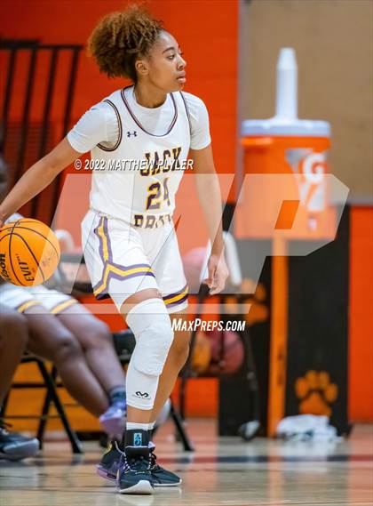 Thumbnail 3 in Durham Academy vs. Jack Britt (Cumberland County Holiday Classic) photogallery.