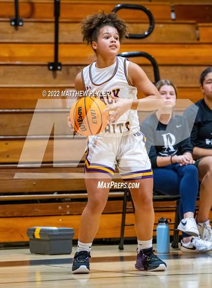 Thumbnail 3 in Durham Academy vs. Jack Britt (Cumberland County Holiday Classic) photogallery.