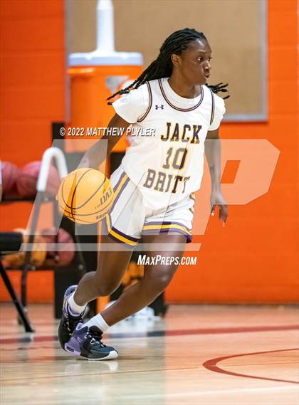 Thumbnail 2 in Durham Academy vs. Jack Britt (Cumberland County Holiday Classic) photogallery.