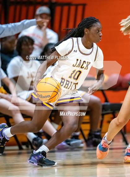 Thumbnail 3 in Durham Academy vs. Jack Britt (Cumberland County Holiday Classic) photogallery.