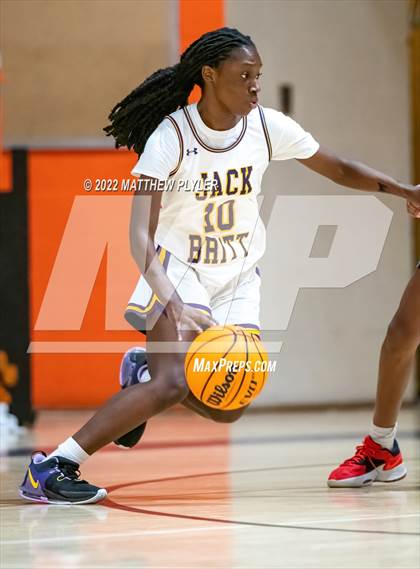 Thumbnail 3 in Durham Academy vs. Jack Britt (Cumberland County Holiday Classic) photogallery.