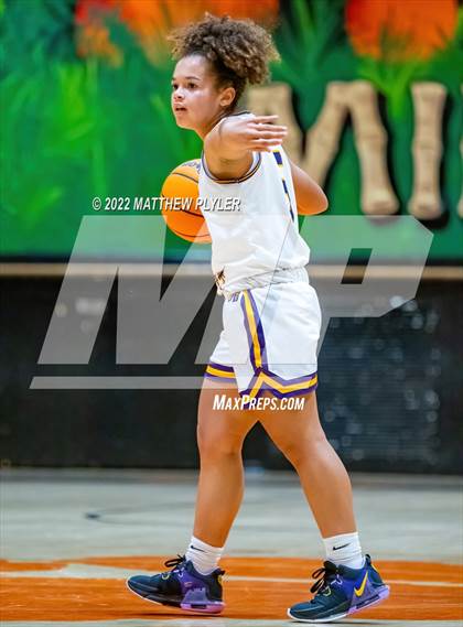 Thumbnail 1 in Durham Academy vs. Jack Britt (Cumberland County Holiday Classic) photogallery.