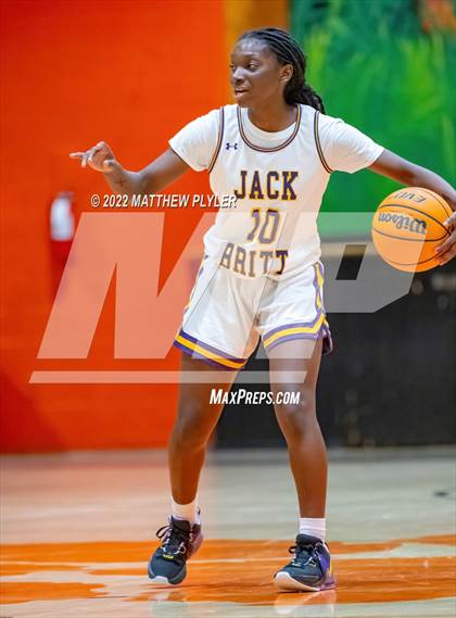 Thumbnail 3 in Durham Academy vs. Jack Britt (Cumberland County Holiday Classic) photogallery.