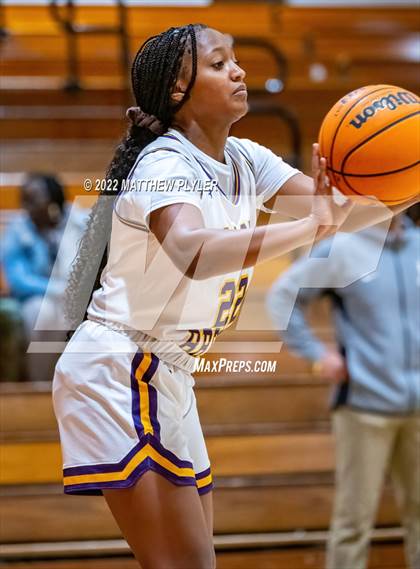 Thumbnail 3 in Durham Academy vs. Jack Britt (Cumberland County Holiday Classic) photogallery.