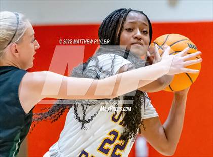 Thumbnail 3 in Durham Academy vs. Jack Britt (Cumberland County Holiday Classic) photogallery.