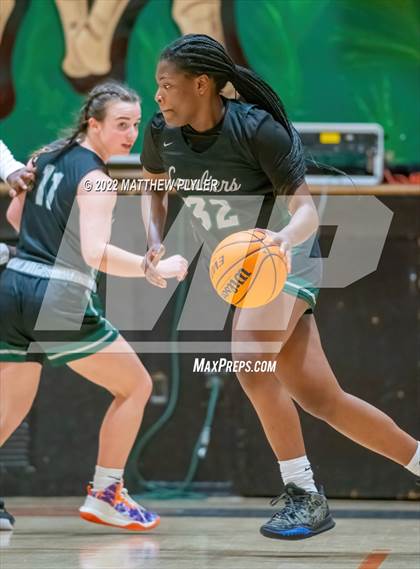 Thumbnail 2 in Durham Academy vs. Jack Britt (Cumberland County Holiday Classic) photogallery.