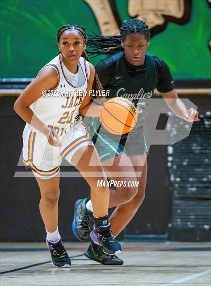 Thumbnail 3 in Durham Academy vs. Jack Britt (Cumberland County Holiday Classic) photogallery.