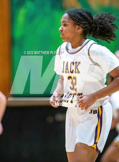 Thumbnail 1 in Durham Academy vs. Jack Britt (Cumberland County Holiday Classic) photogallery.