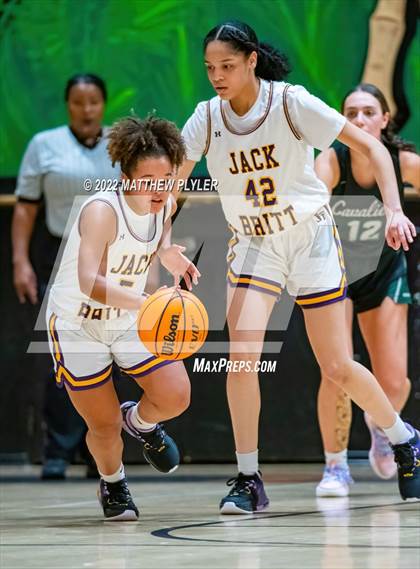 Thumbnail 1 in Durham Academy vs. Jack Britt (Cumberland County Holiday Classic) photogallery.