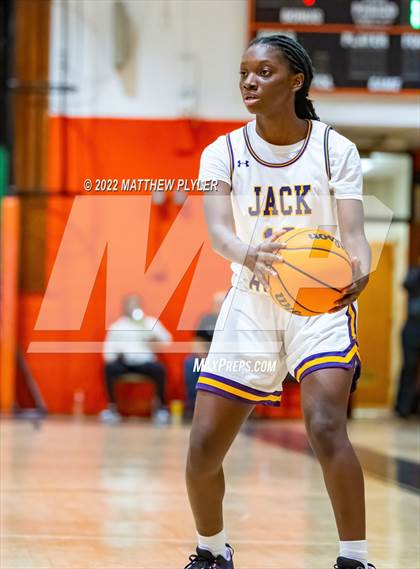 Thumbnail 2 in Durham Academy vs. Jack Britt (Cumberland County Holiday Classic) photogallery.