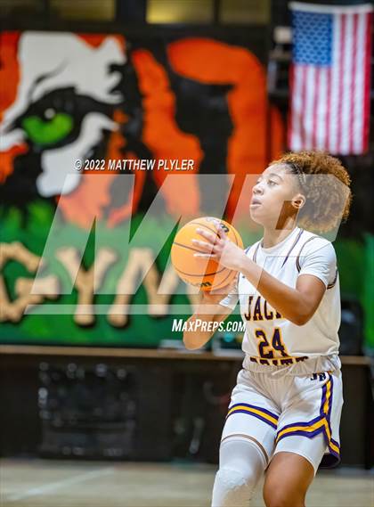 Thumbnail 1 in Durham Academy vs. Jack Britt (Cumberland County Holiday Classic) photogallery.